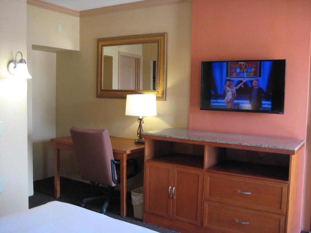 Americas Best Value Inn - Porterville Quarto foto